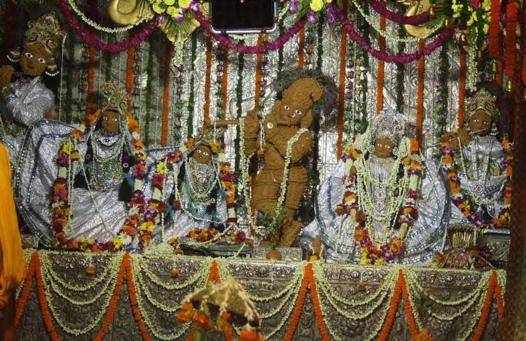devotees donated ten crore rupees in mathura temples