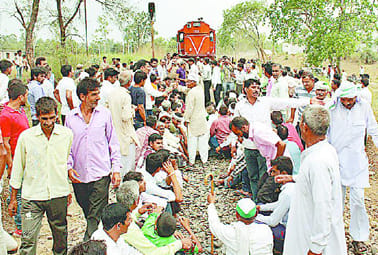 BKU Jalu stopped in the Garhwal Express