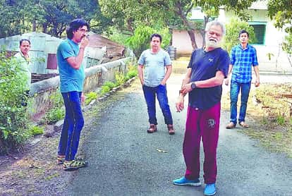 Actor Sanjay Mishra came to Varanasi for the shooting of the film