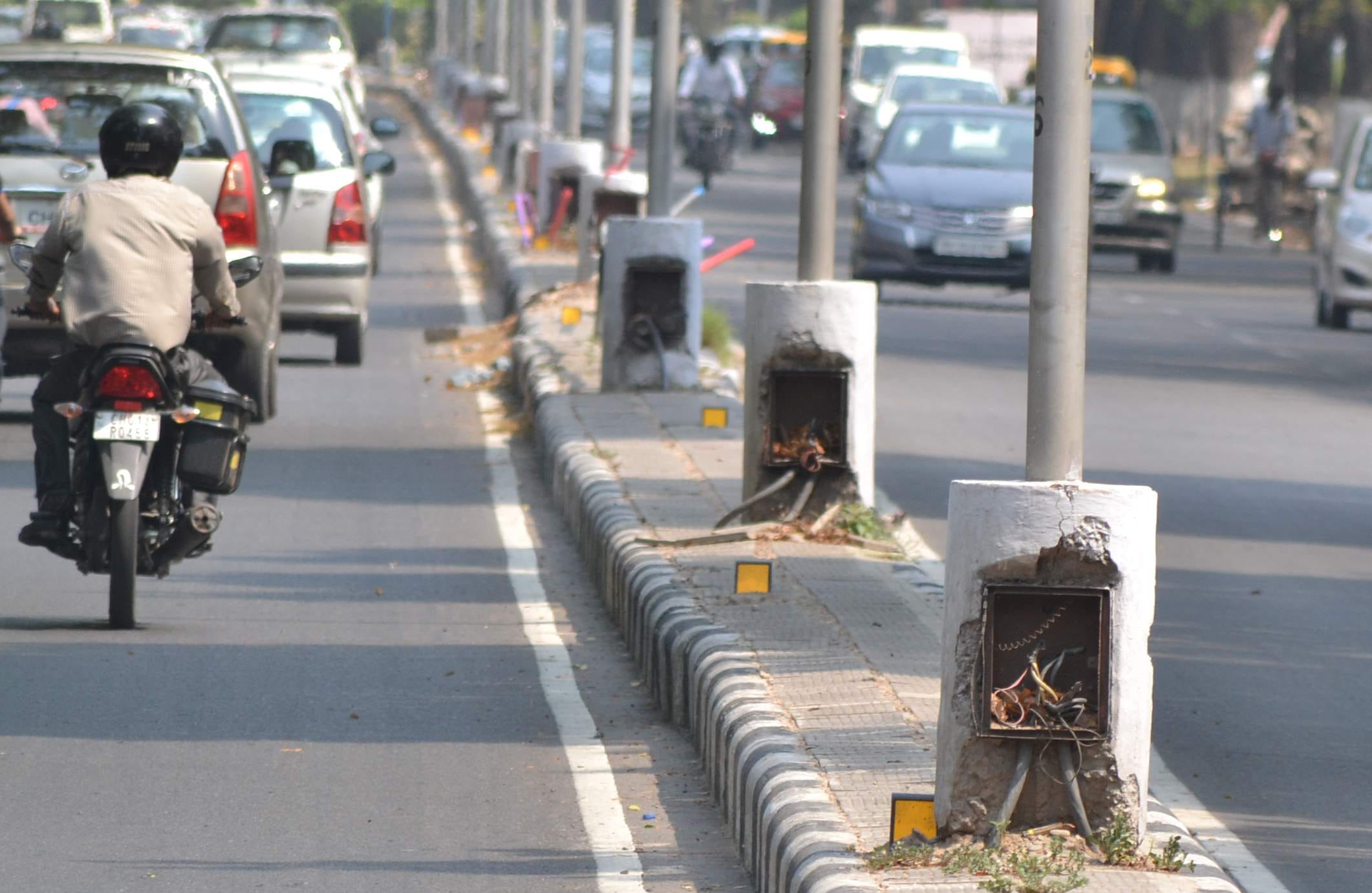 chandigarh news, city beautiful, devider, open electricity box, open wire, chandigarh
