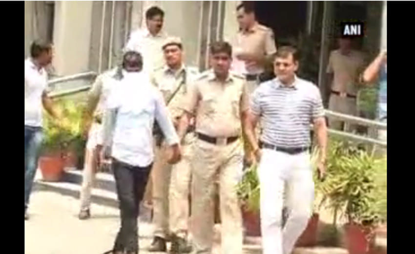thane woman beaten and stripped, 20 held