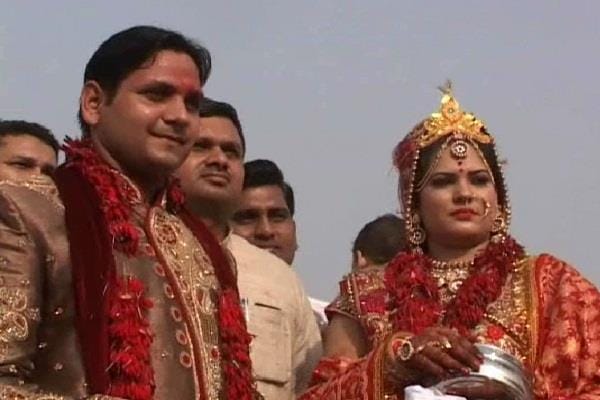 unique marriage, farmer son marriage, farmer son going helecoptor, bride shocked, narnaul, haryana