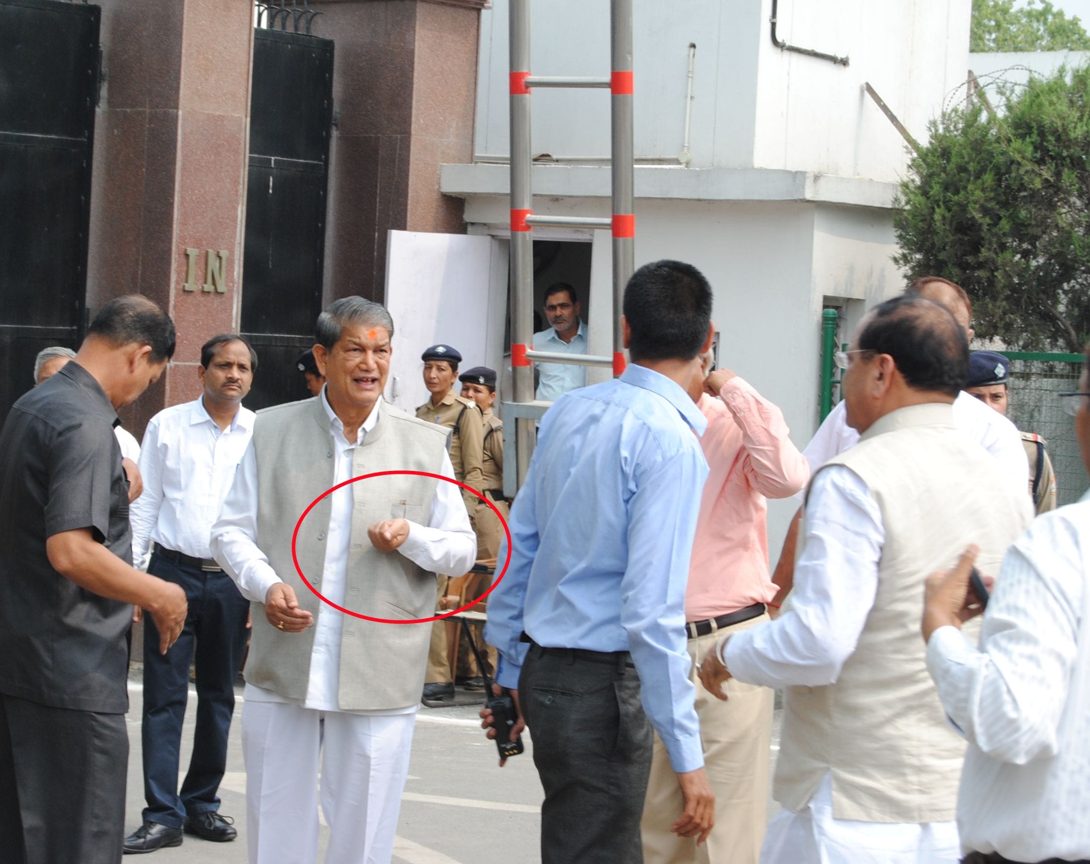 uttrakhand cm harish rawat uses this totke for power and position