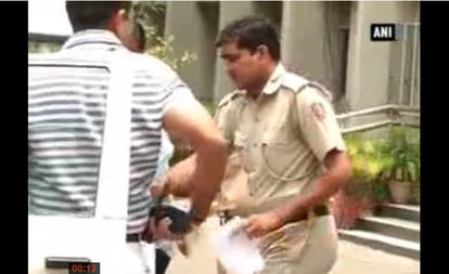 thane woman beaten and stripped, 20 held