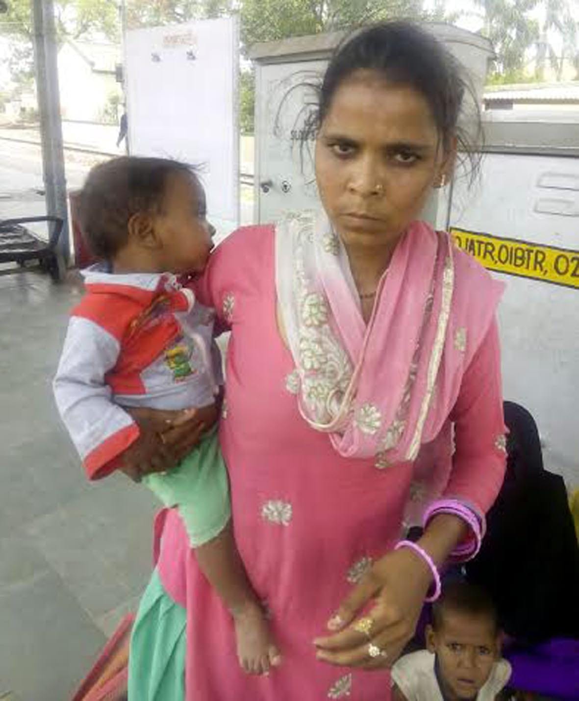 First son missing, missing mother ran behind the train