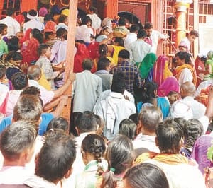 akchaya tritiya temple come large croud