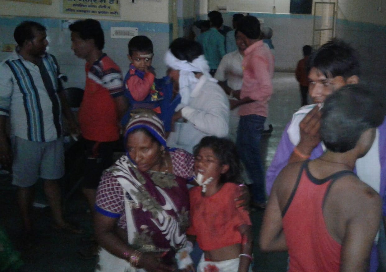 traiktar palatane se 12 log ghaayal