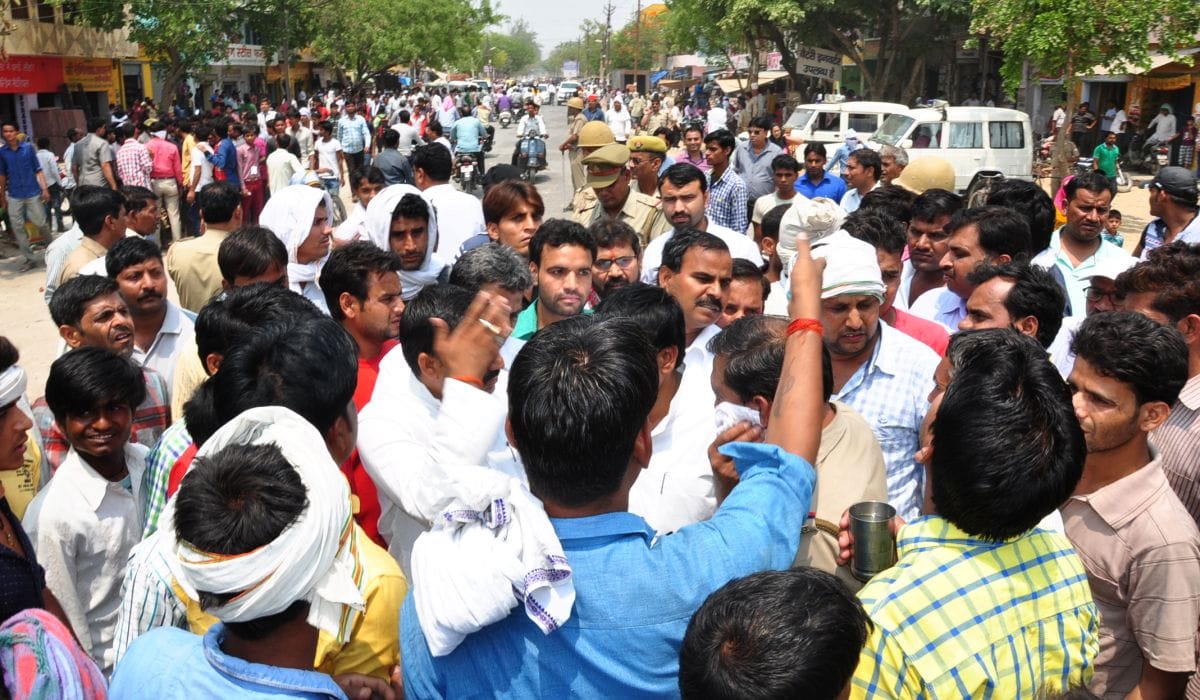 demand for 1000 thousand rupees medical allounce