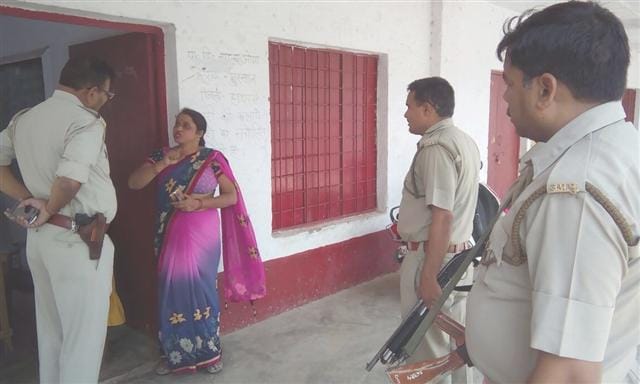 Quarrel between teachers , school uproar