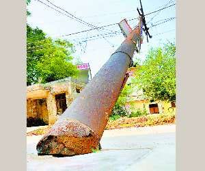 Elsectricity pole broken, 25 homes Disilluminato