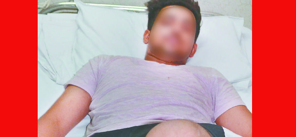 Ragging on opposing the attack, was stabbed in the half dead rod