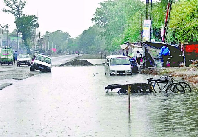 The rain made the fuse , hours supply halt