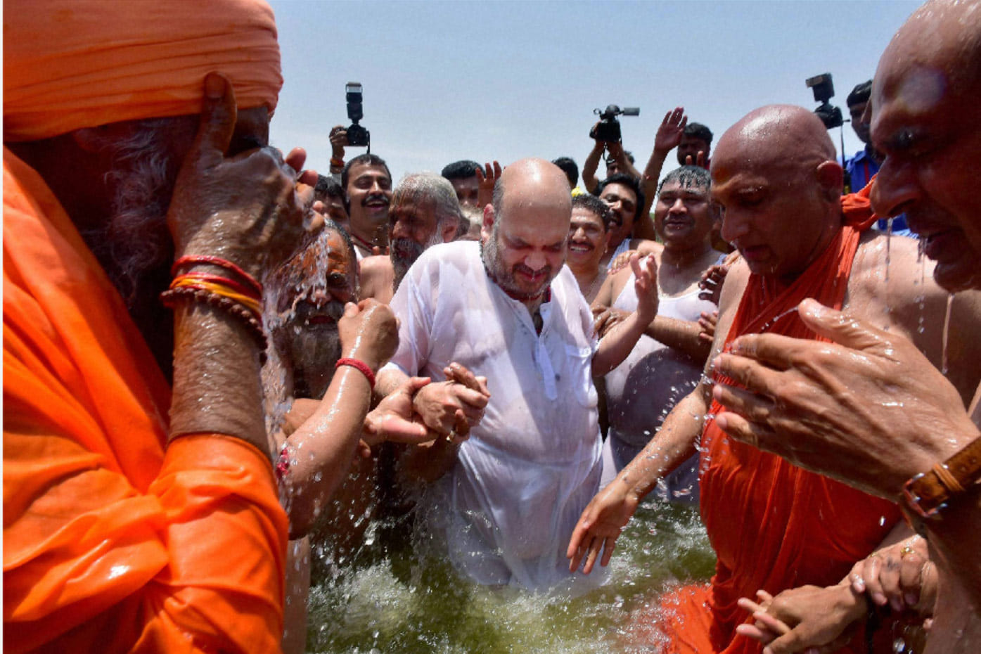 PICS: Amit takes holy dipp at Shipra river