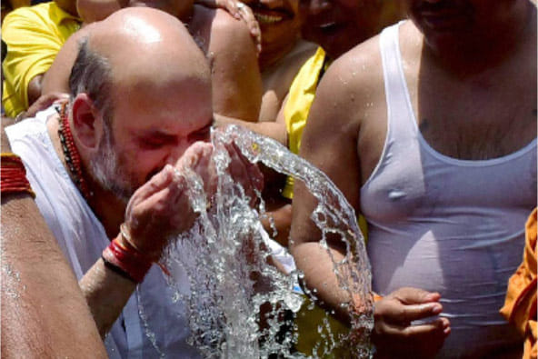 PICS: Amit takes holy dipp at Shipra river