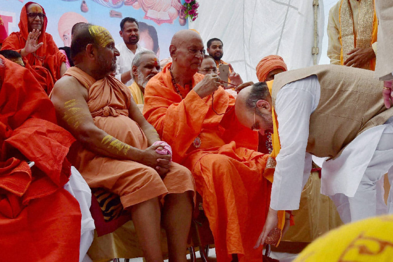 PICS: Amit takes holy dipp at Shipra river