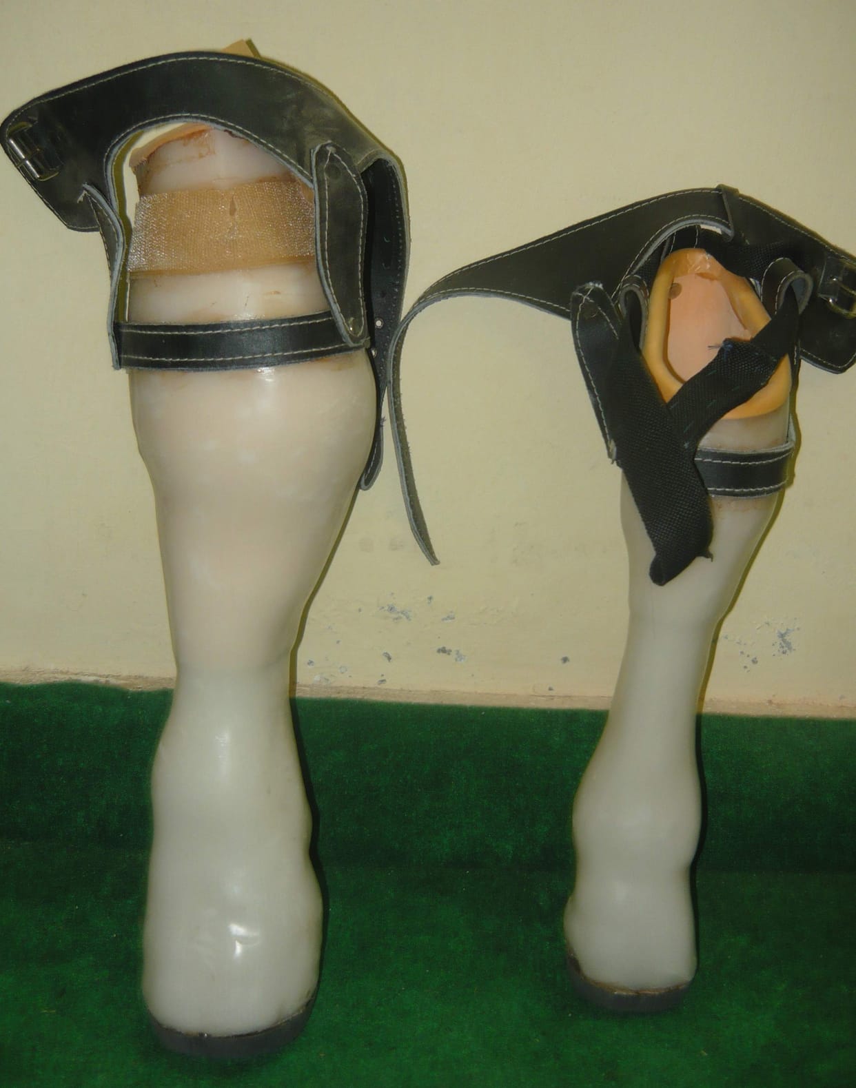 artificial leg for cow.