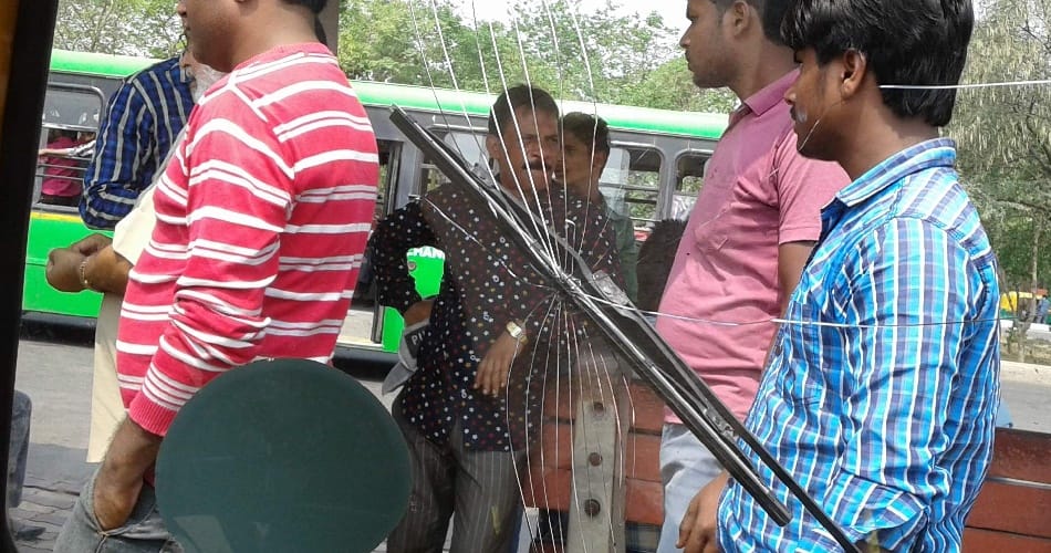 chandigarh railway station, traffic police broke auto glasses in chandigarh