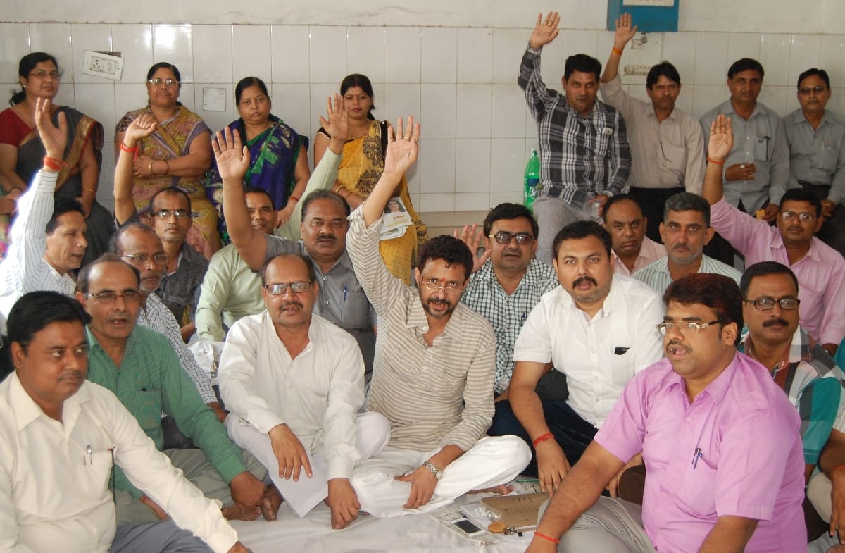 Demands of health workers picket