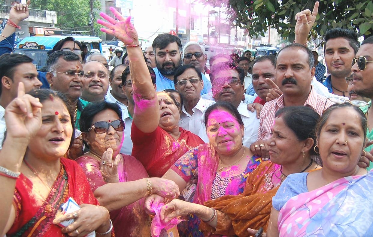 Diwali Holi celebrated together on the restoration of government