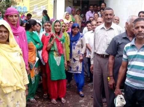 maiza seed ditribution in police presence at barnthi