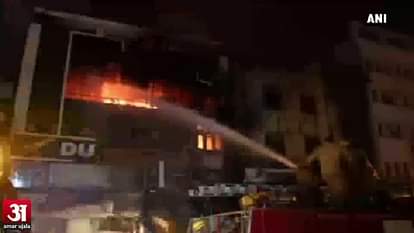 Massive fire breaks out in Daryaganj hotel 