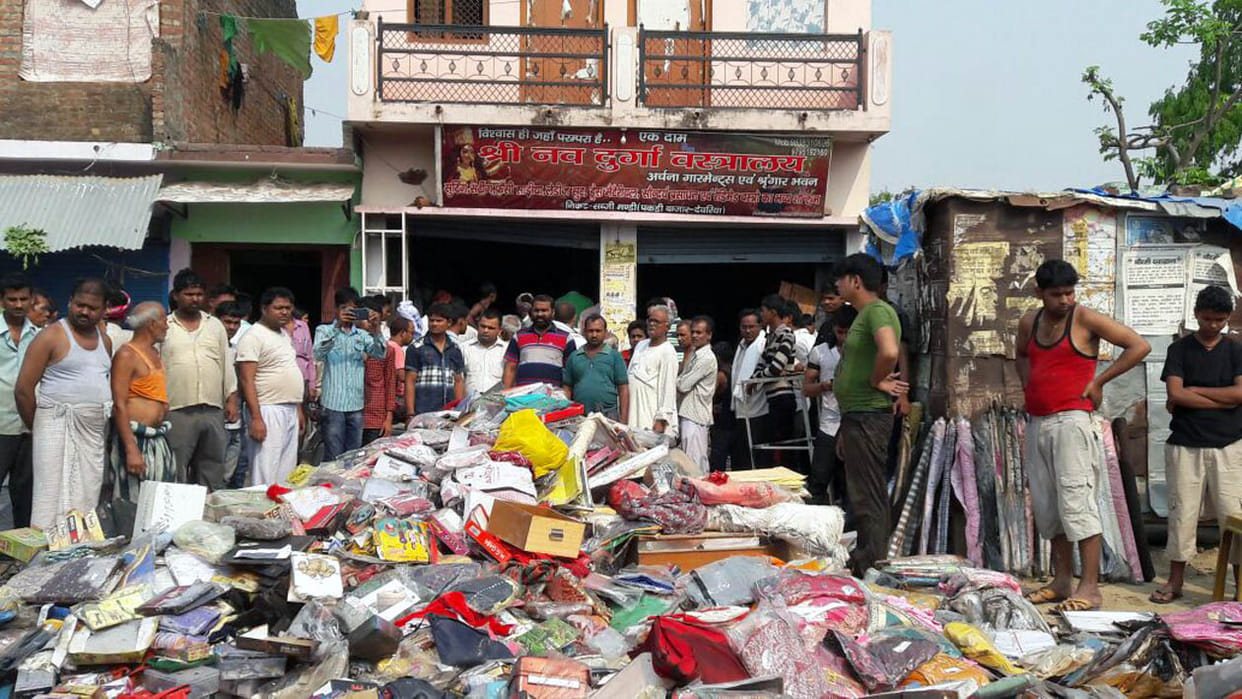 Shaॅrt circuit clothing store fire