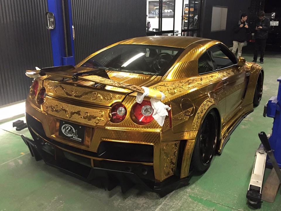 Gold car cost $1 million in Dubai