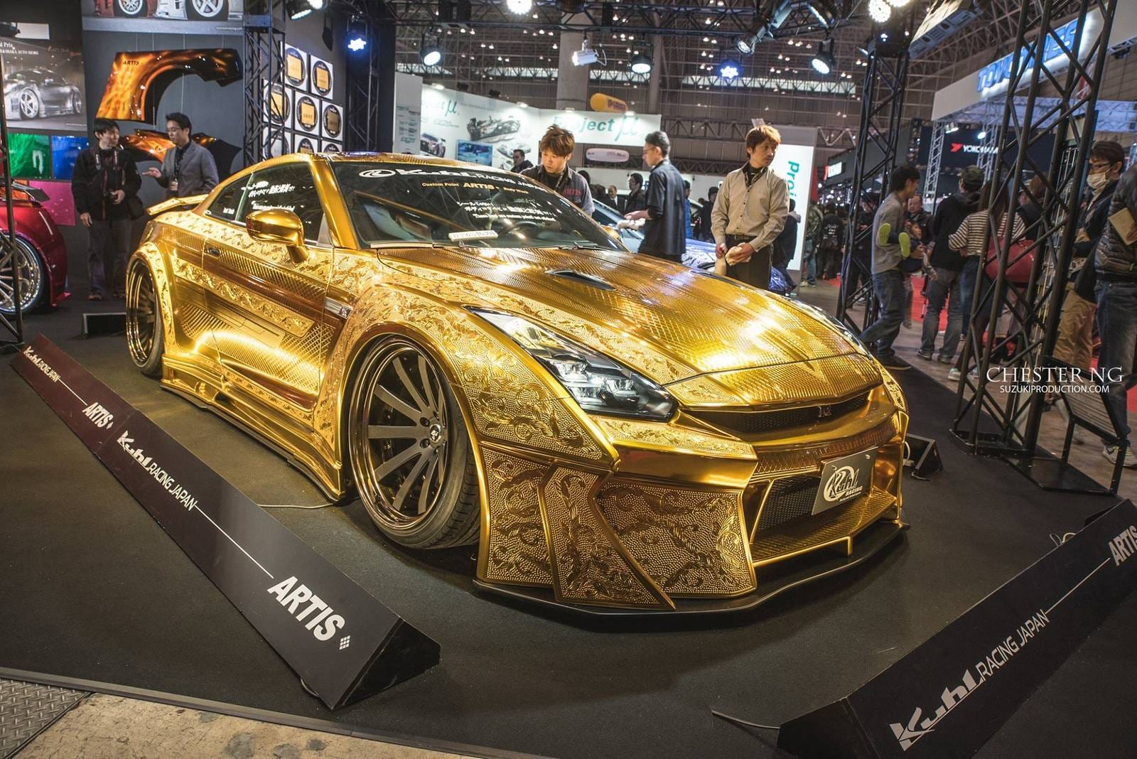 Gold car cost $1 million in Dubai