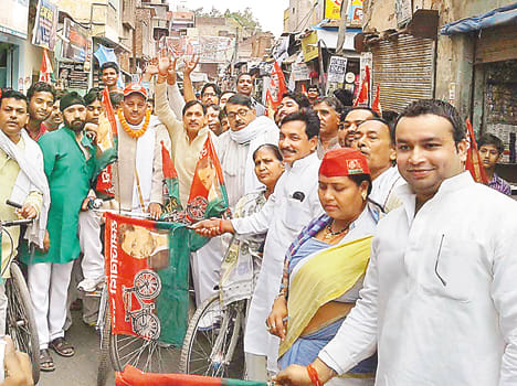 SP spirited crowd of young activists drove bicycles