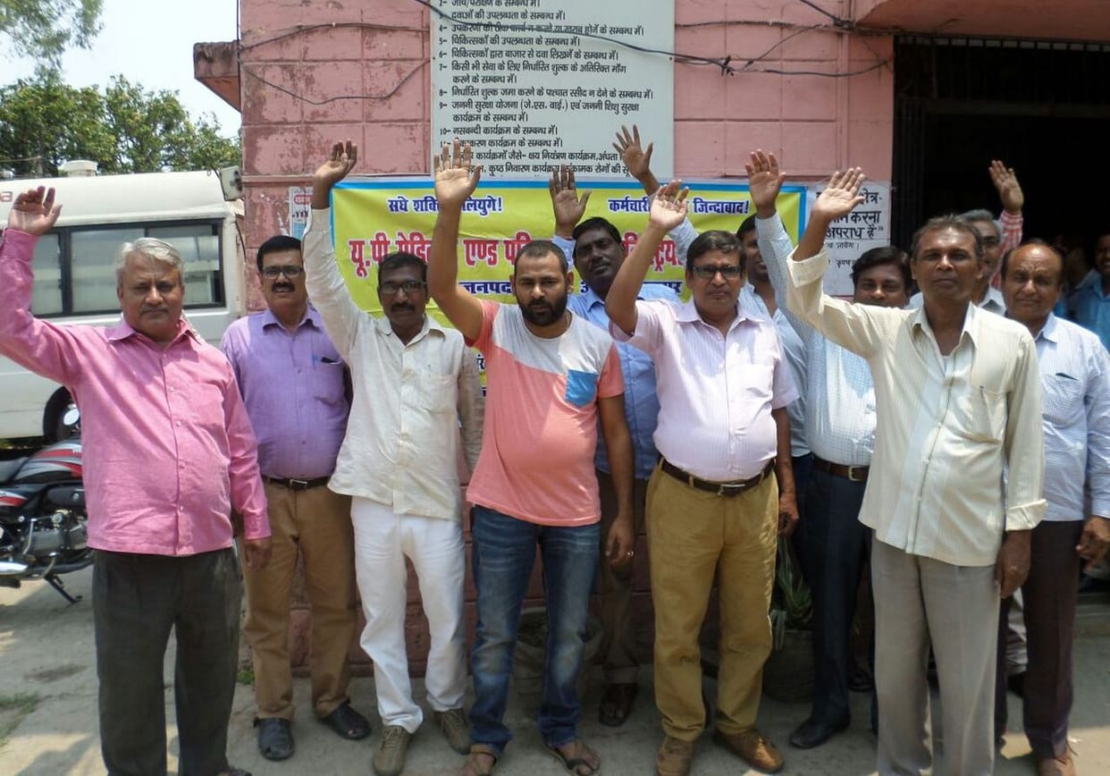 Laboratory assistants tasks tied Kaliptty