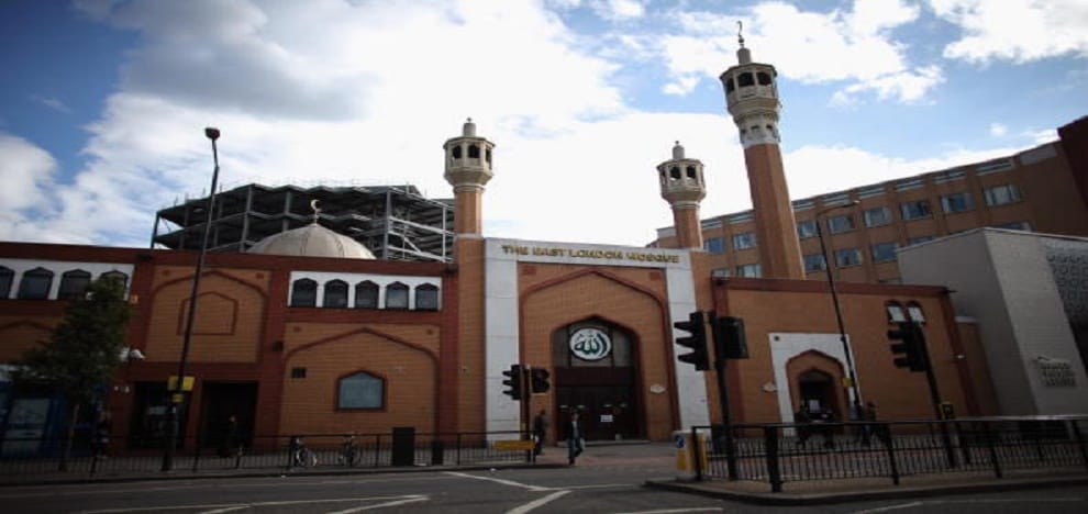 one day woman control mosque