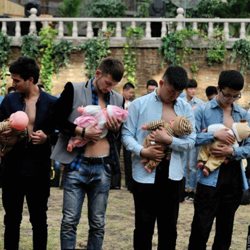 boys aware women for breastfeeding