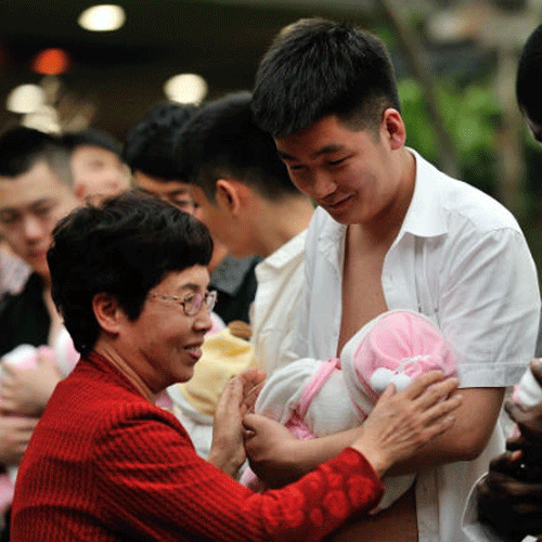 boys aware women for breastfeeding
