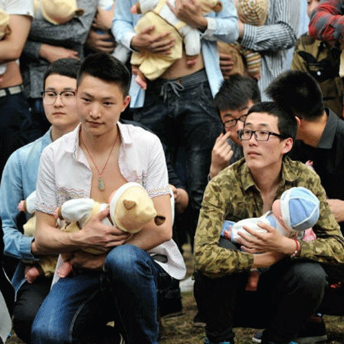 boys aware women for breastfeeding