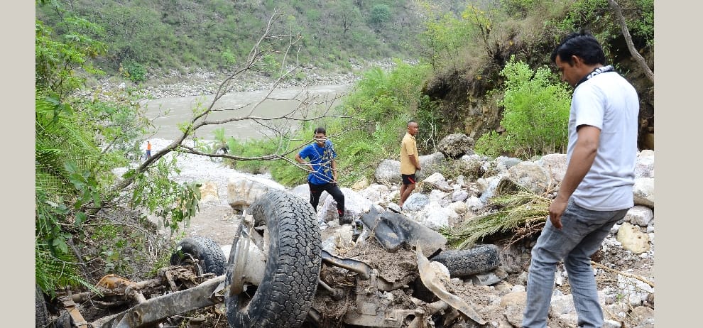 cloud brust at sunni, five people missing, live photos.