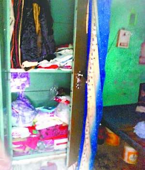 10 lac Jwellery stolen from village head