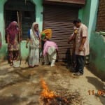   महिलाओं ने शराब ठेके पर लगाया ताला