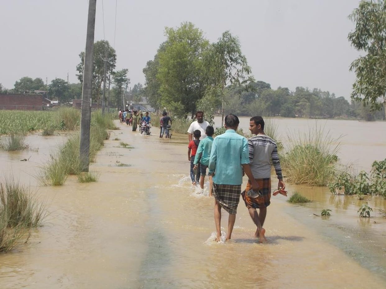 Sharda canal cut, entered the water in six villages