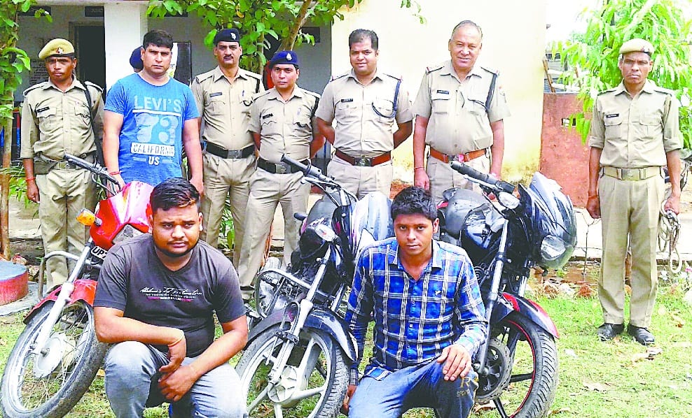  Police arrested two auto-lifter
