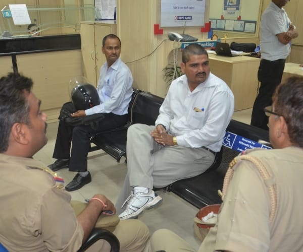  Big loot in Lucknow.