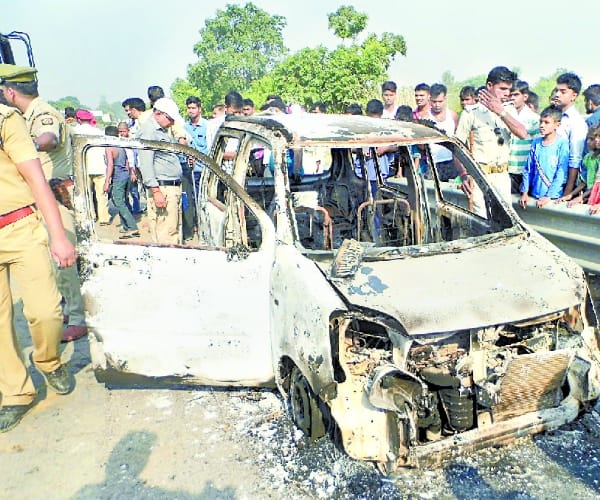 burn dead body found in a car in faizabad