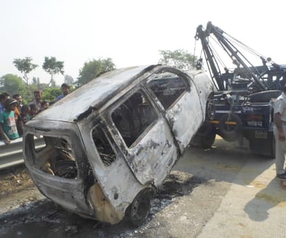burn dead body found in a car in faizabad