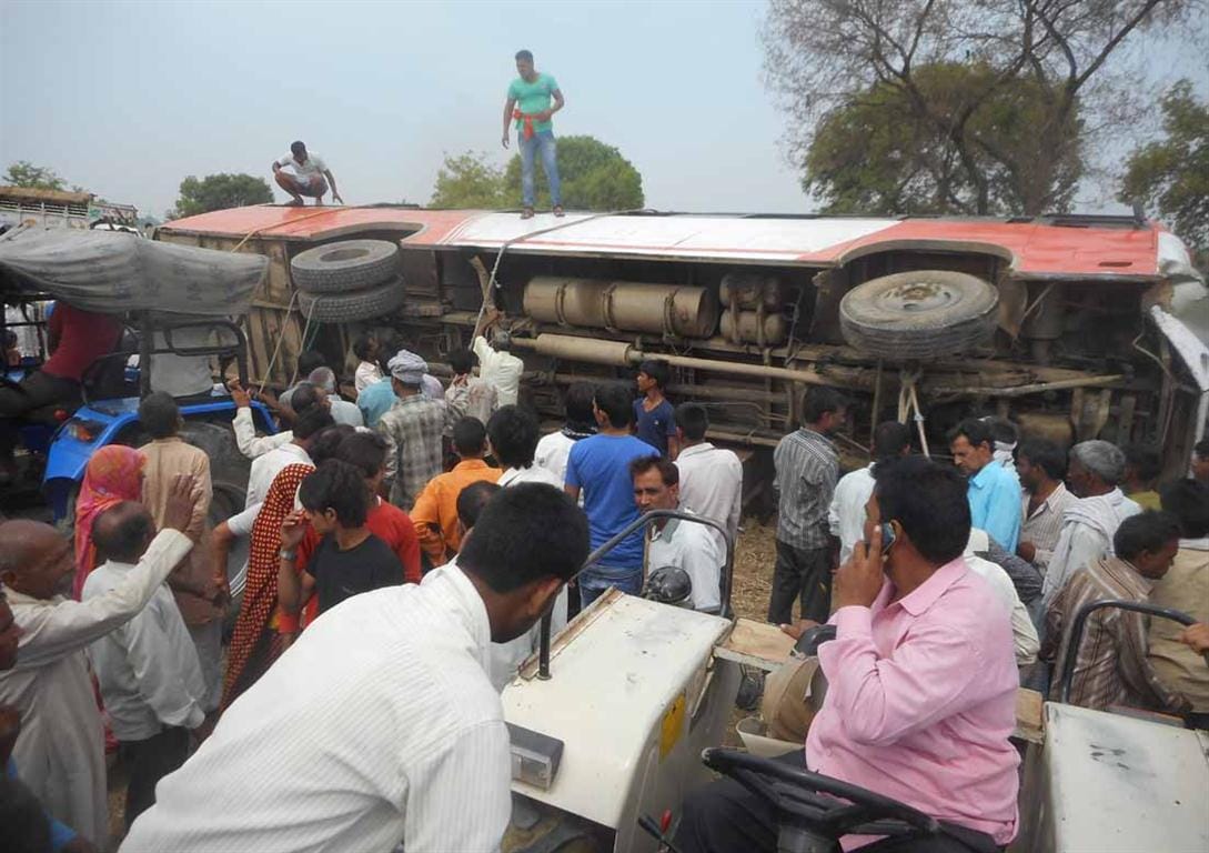 Delhi-bound private bus in atrauli upturned, five killed
