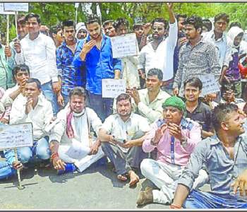 Buddhist circuit jam and protest