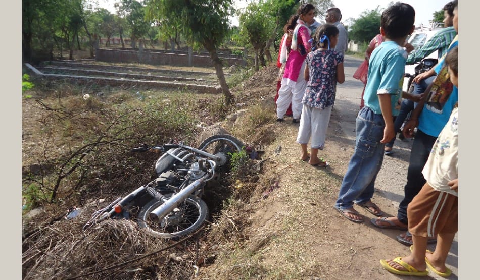 Mahoba Accident, Collision Of Bikes, Brother In Law Died And Sister In