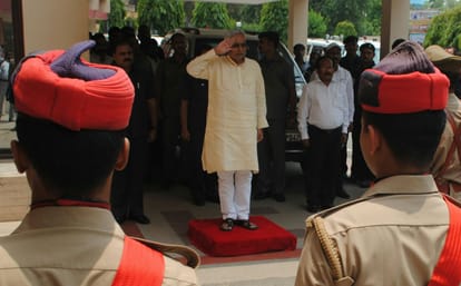 nitish kumar addressed rally in banaras