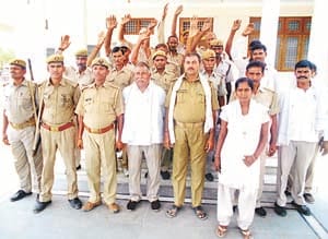 attach homeguards dutys give money