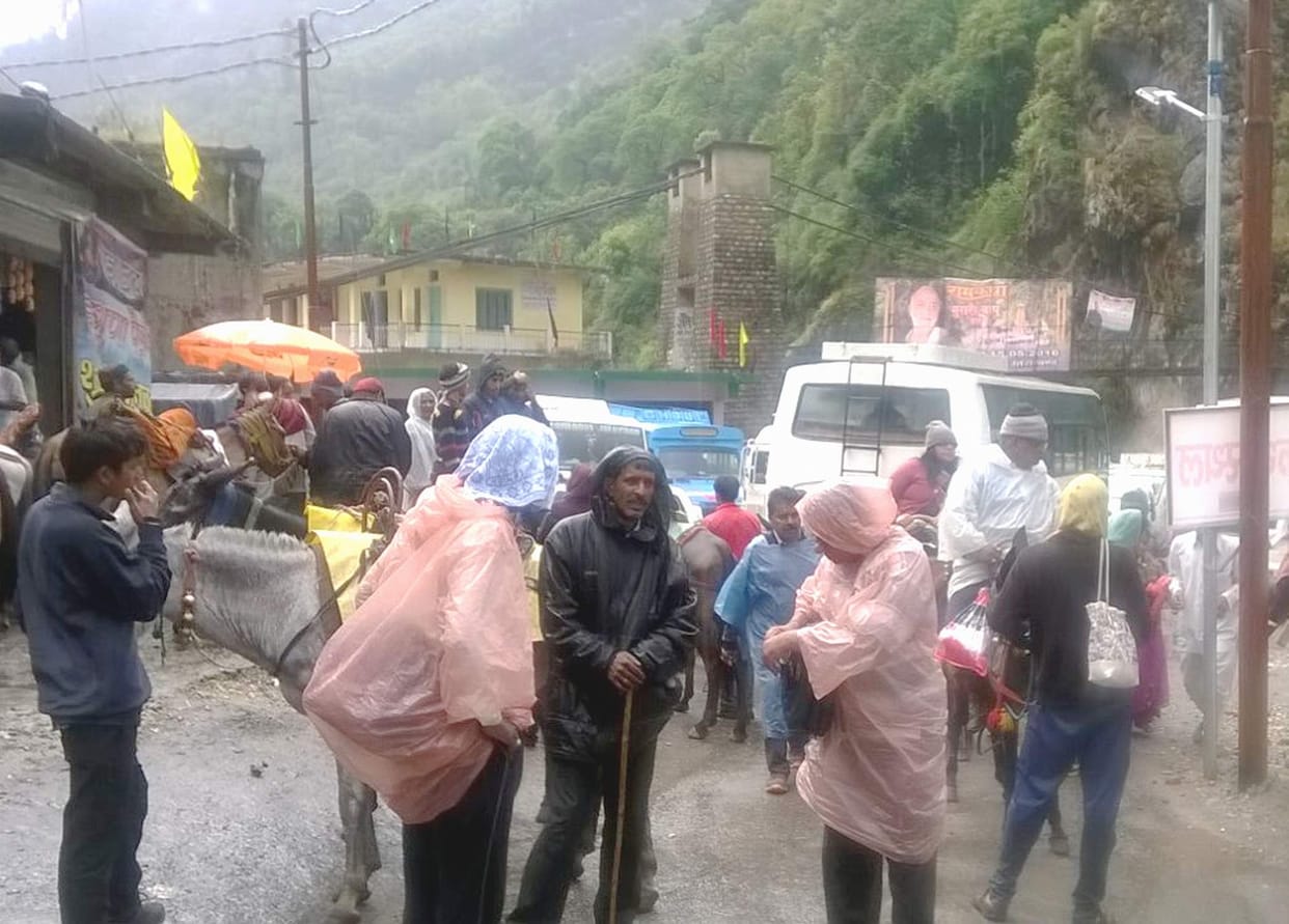 eight hundered pilgrim reached in gangotri and yamuntori.