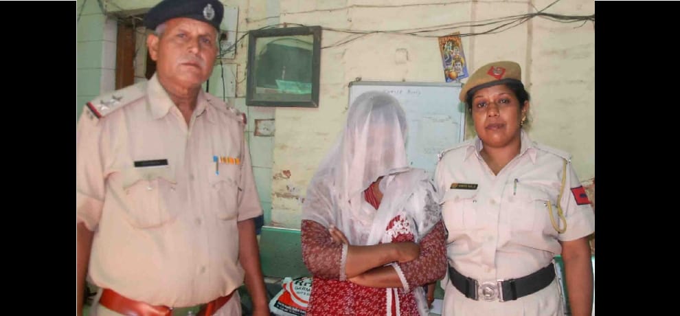 woman smuggler arrested for suppling drugs 