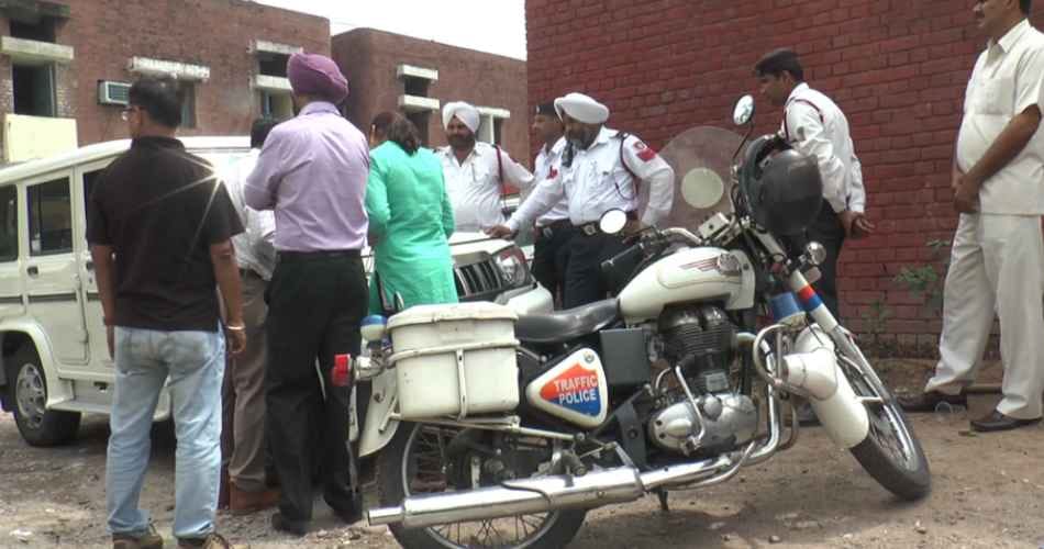 haryana congress mla shri krishan hooda car without number plate